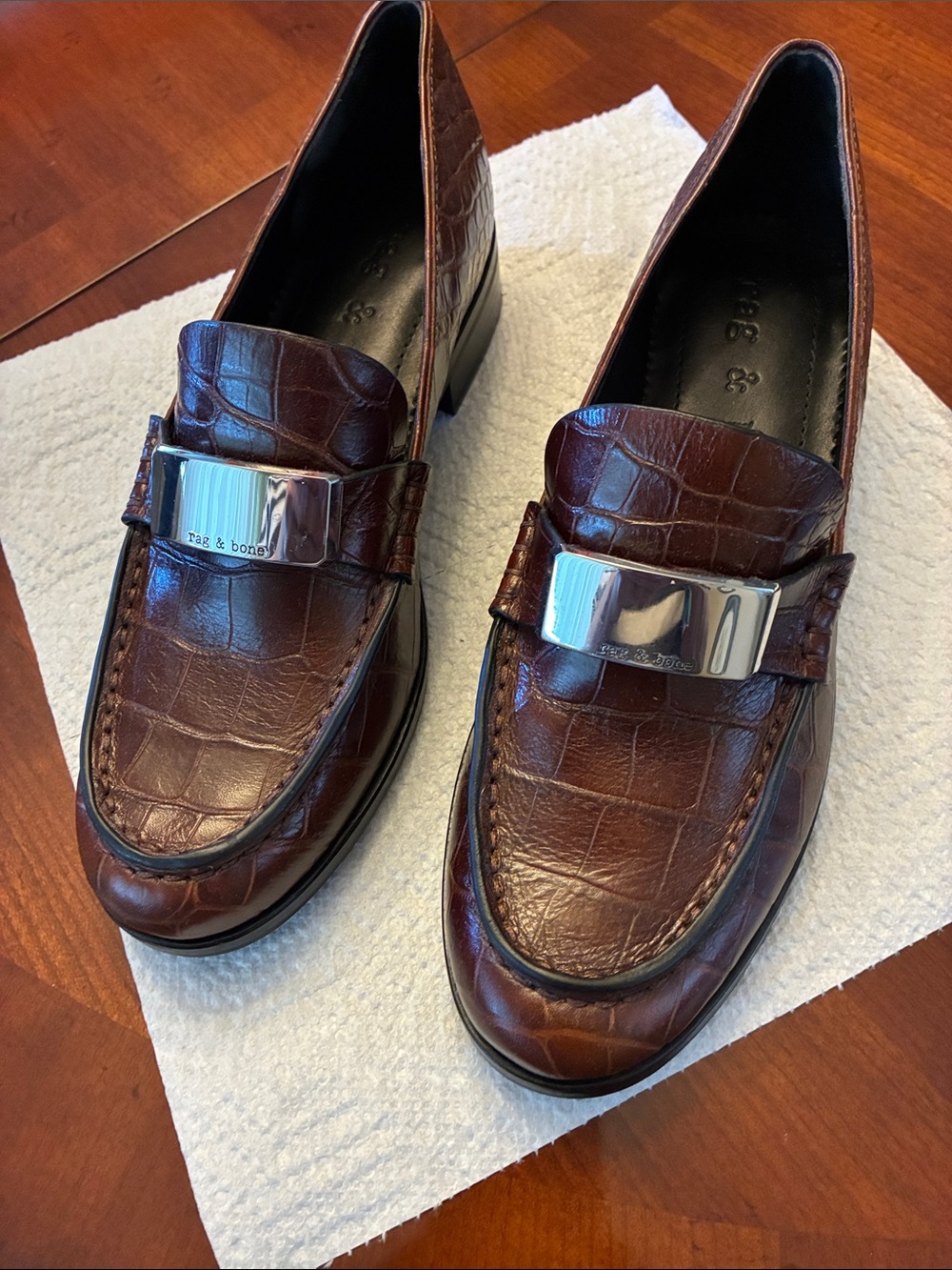 RAG & BONE. GORGEOUS Brown Croc-Embossed Leather Loafers. Size 38. SOFT. NWOT